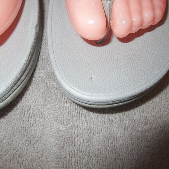 Fitflop Rola Toe Post Sandals Size 10 Leather Sparkle Disco Balls Flip Flops - Picture 3 of 12